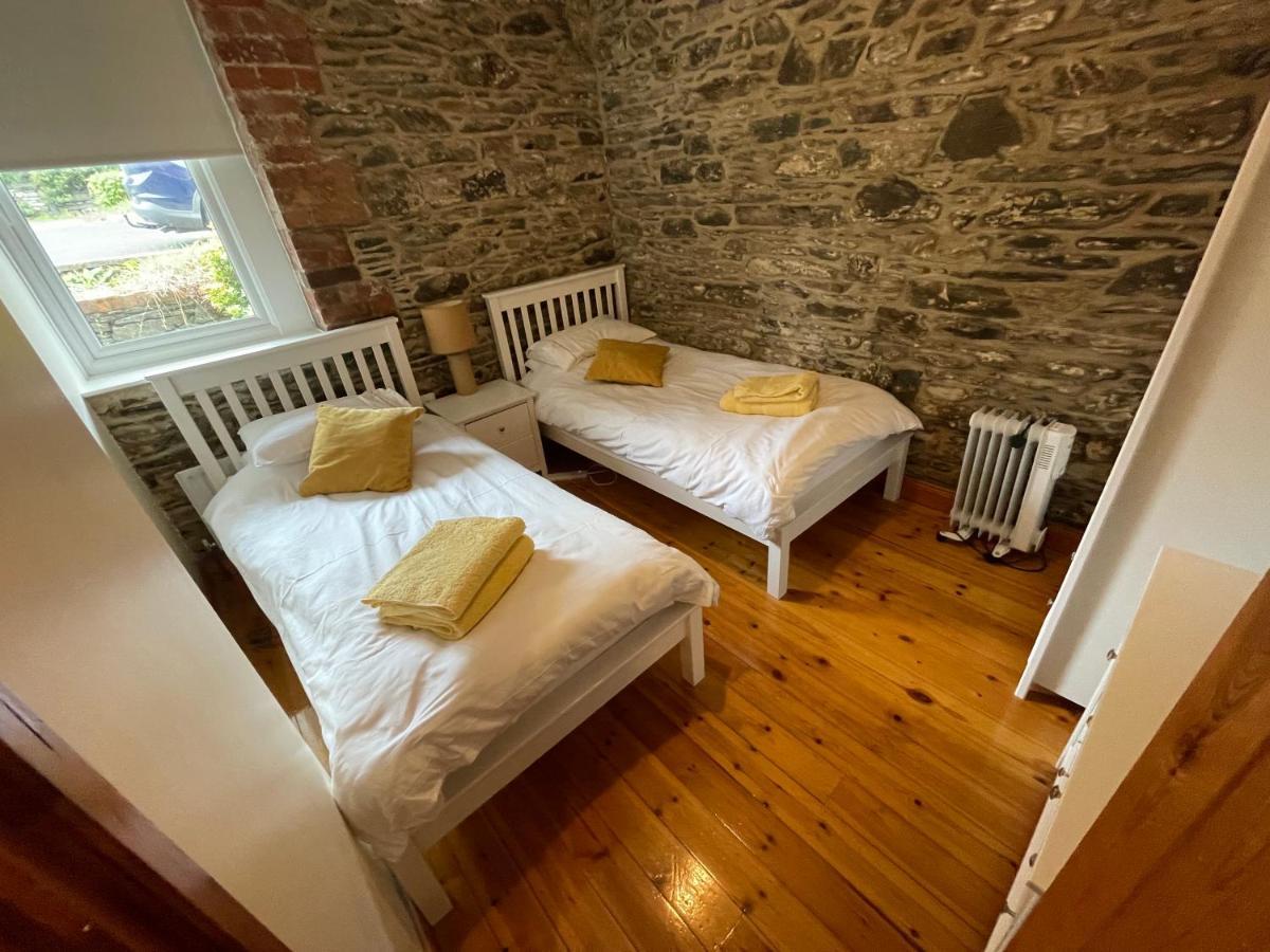 Lovely Apartment Overlooking The Harbour And Bay Ardglass Exterior foto