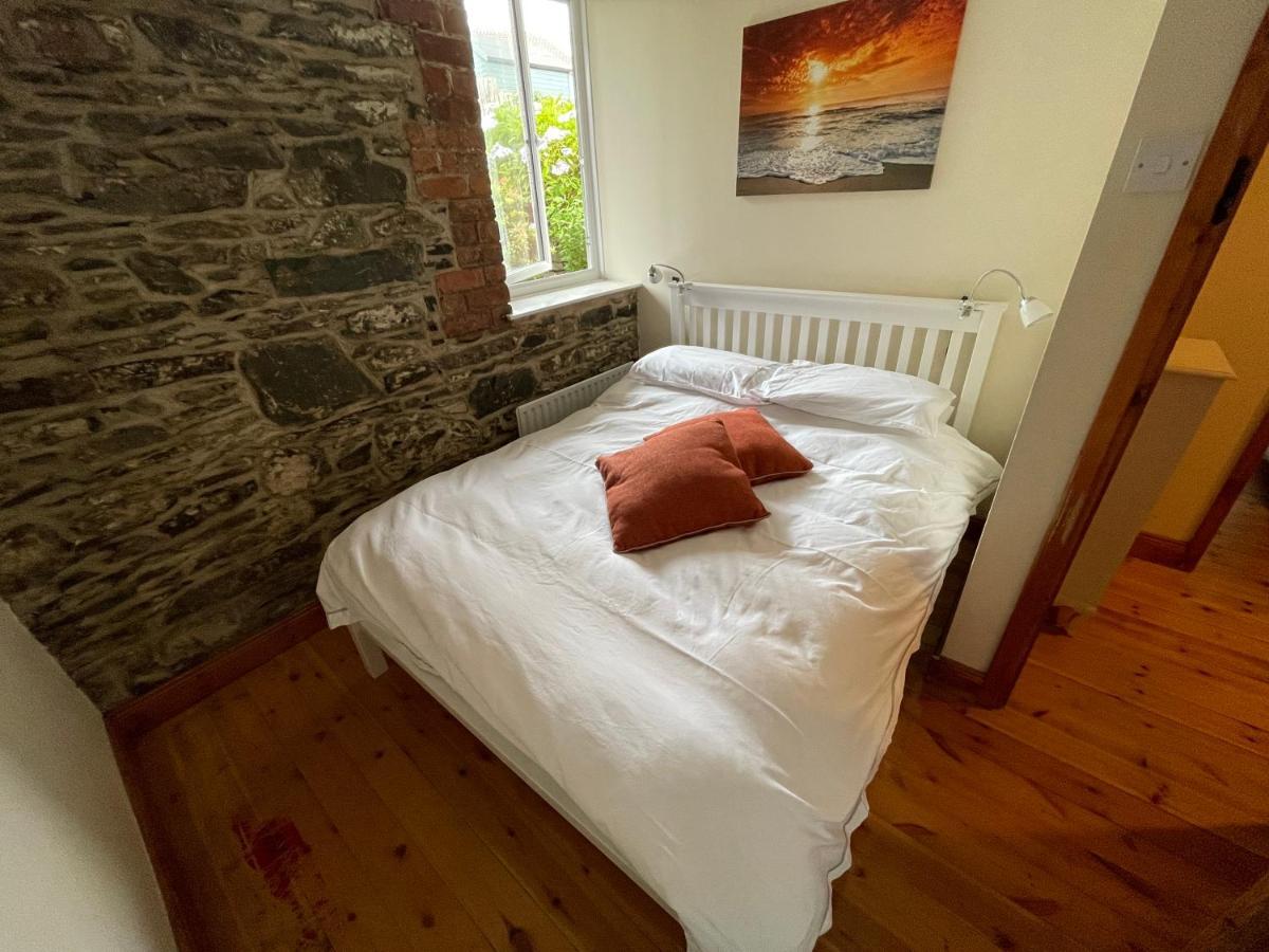 Lovely Apartment Overlooking The Harbour And Bay Ardglass Exterior foto