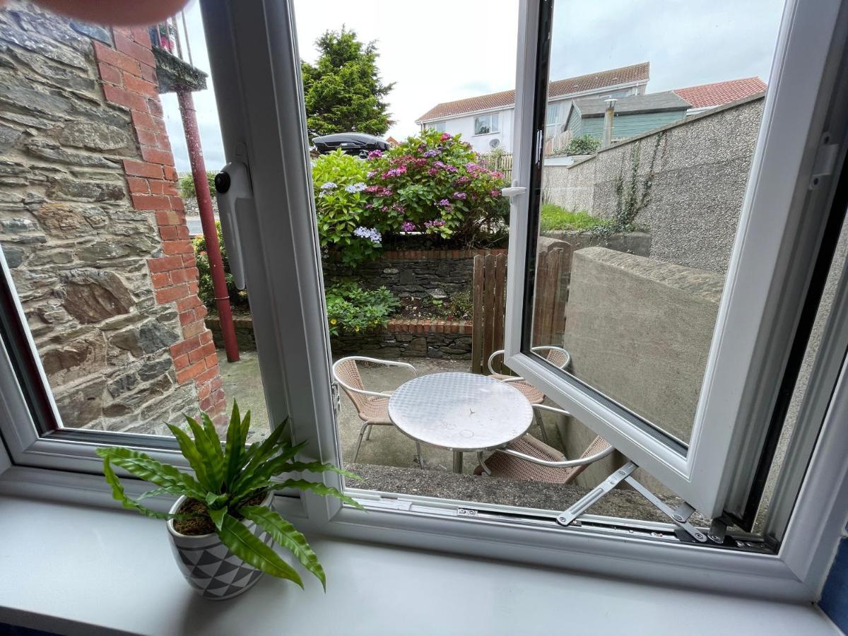 Lovely Apartment Overlooking The Harbour And Bay Ardglass Exterior foto