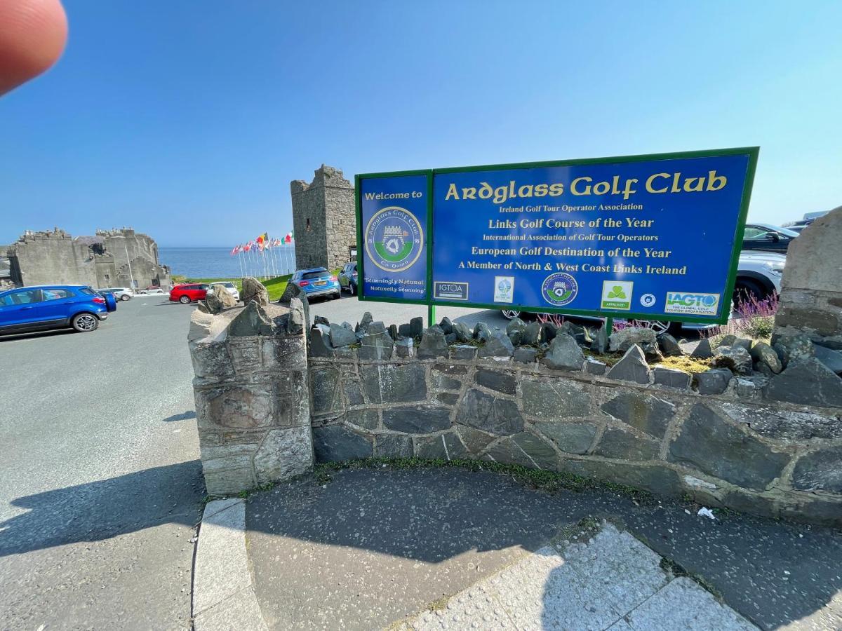 Lovely Apartment Overlooking The Harbour And Bay Ardglass Exterior foto