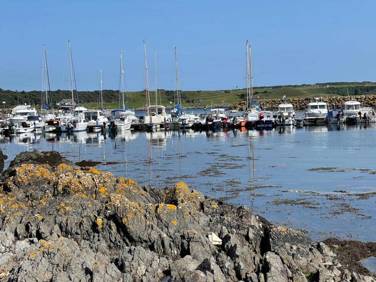 Lovely Apartment Overlooking The Harbour And Bay Ardglass Exterior foto