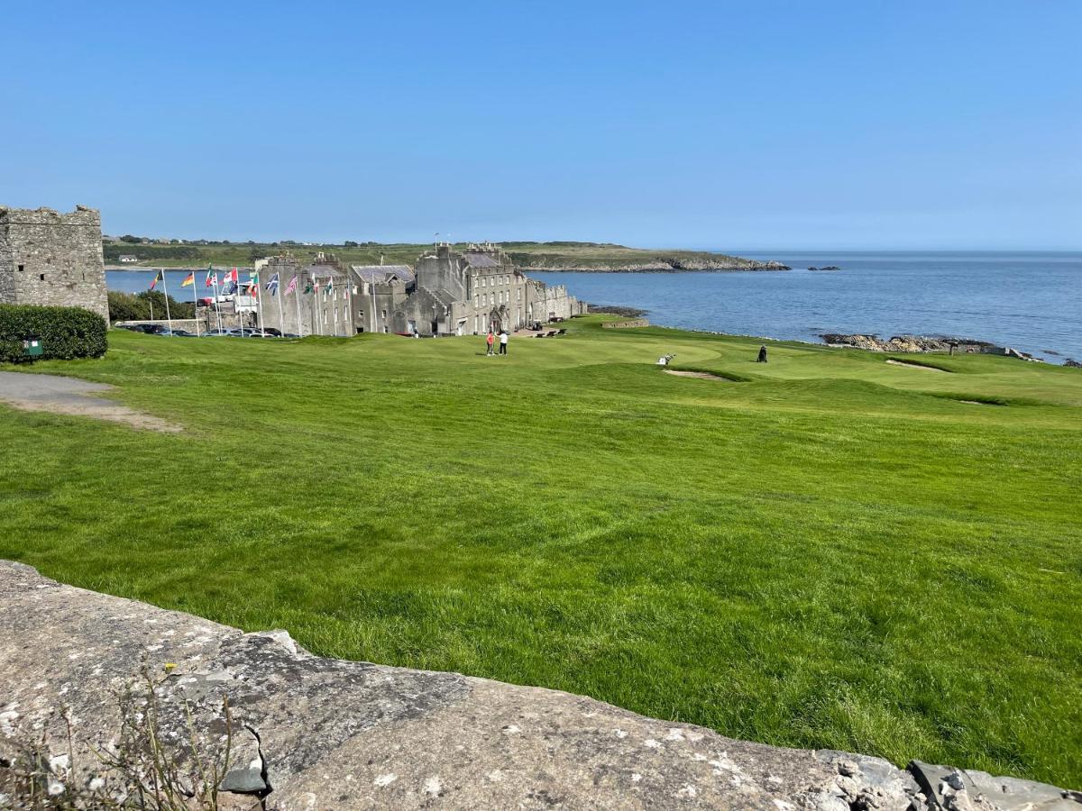 Lovely Apartment Overlooking The Harbour And Bay Ardglass Exterior foto